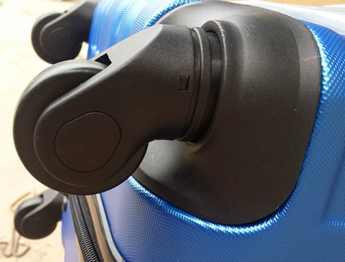 Чемодан, универсальный аксессуар для сумки