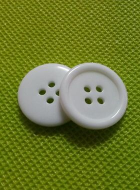 13-20MM白色四眼西装毛衣纽扣