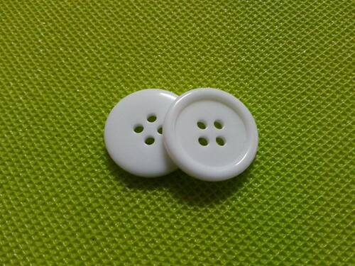 13-20MM白色四眼西装毛衣纽扣 - 封面
