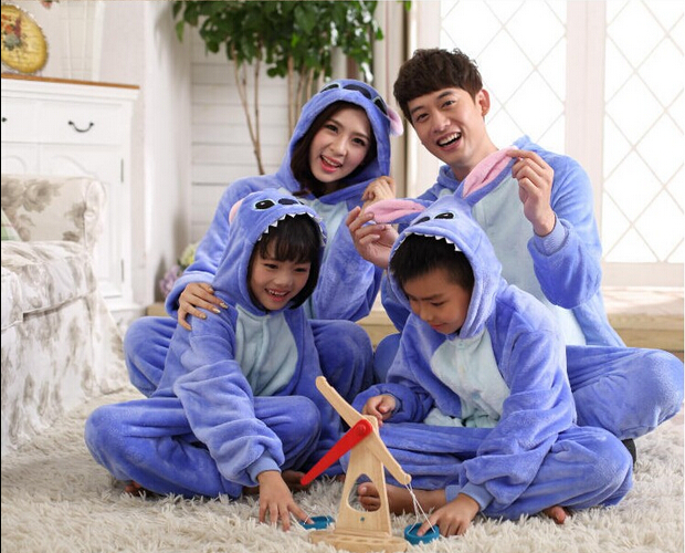 史迪奇演出如厕情侣装连体睡衣