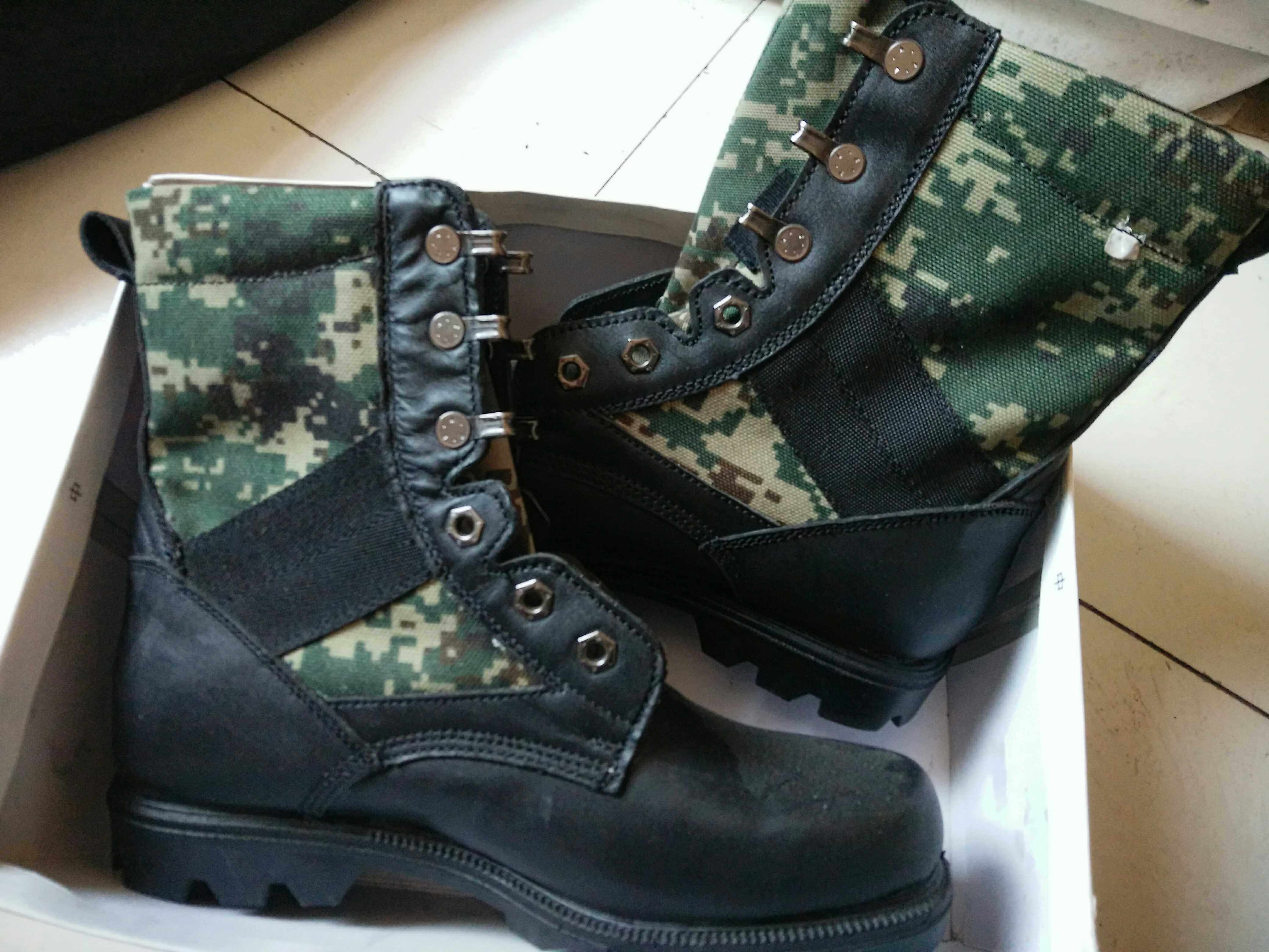 Bottes militaires - Ref 1398665 Image 1