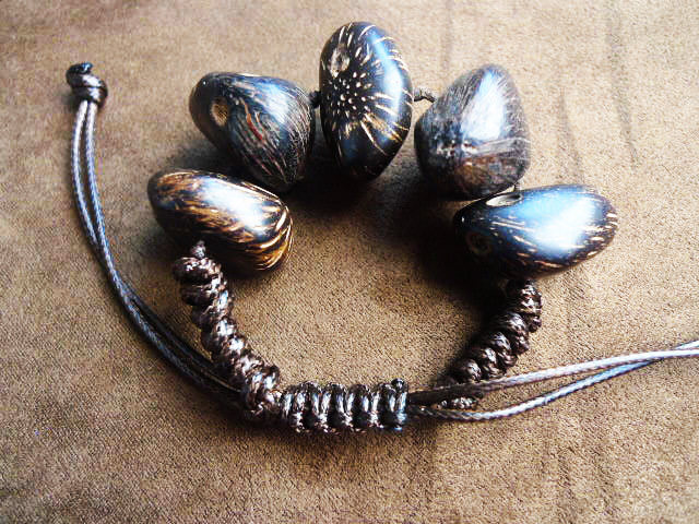 天然三眼金猪菩提手工编织蜡绳手链