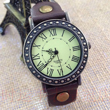 Бесплатная судоходная тенденция корейская модная ретро -ретро, римские женщины смотрят в европейском стиле корейская версия модных часов литературные часы