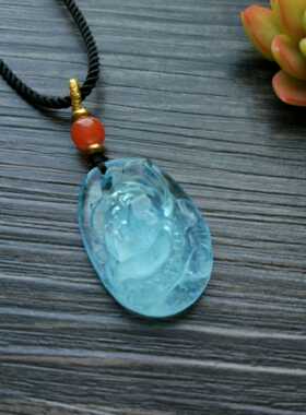 冰清玉洁雕刻海蓝宝