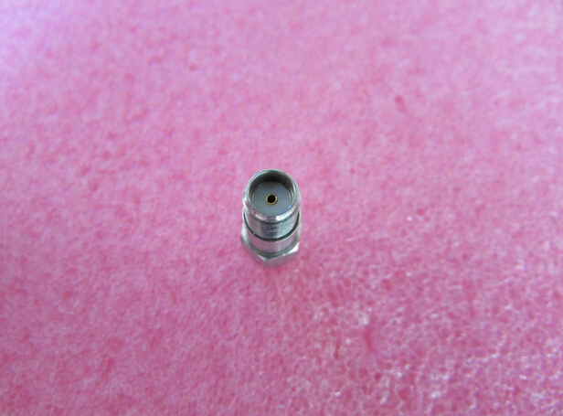 美国进口 DC-18GHz 6dB 2W SMA RF 射频微波同轴固定衰减器 质量包好，包能用 可提供详细测试图 成色好 名 称：同轴固定衰减器 衰 减 量: 6dB 频 率： DC-18GHz 可提供详细测试 接 头：SMA公-SMA母 功 率：2W /瓦