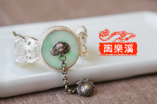 陶乐溪|老物新饰|翡翠平安扣镶嵌清代老银蝙蝠甩铃素银手工手镯