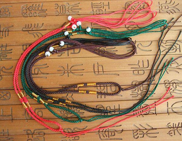 精美项坠用的绳子(另有红黑色)带珠金边高档绳7500