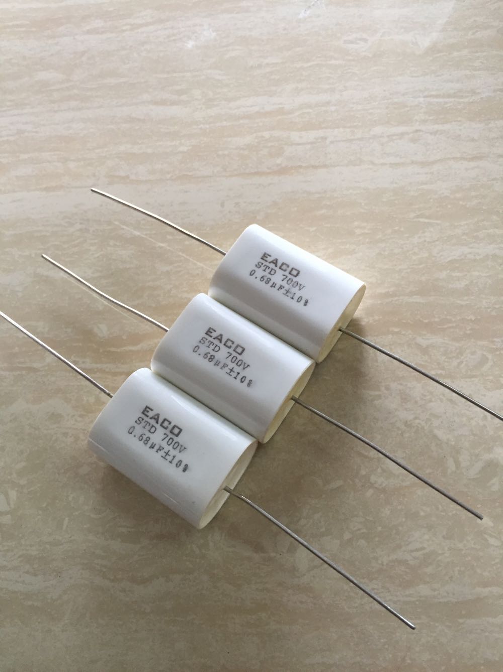 （长3.4cm  高2.4cm）本店铺还有其它类型的EACO电容出售，欢迎前来咨询挑选！