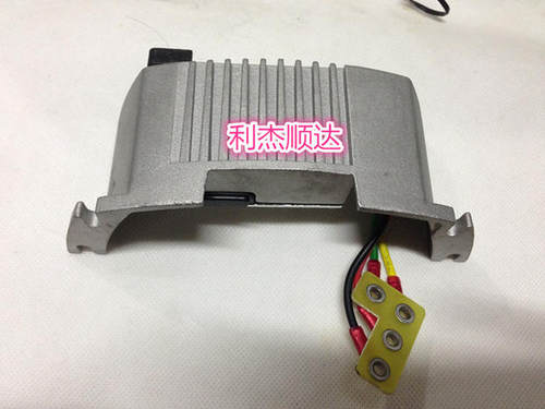 金龙宇通客车发电机调节器 佩特来发电机调节器8SC3110VC28V150A