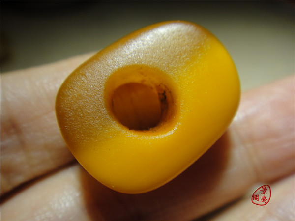 〓古董蜜〓藏传老蜜蜡饼子 纯天然鸡油黄老蜜蜡吊坠平安扣T52