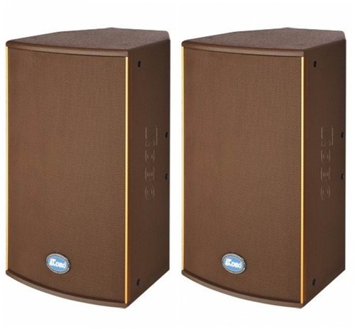 15寸二分频的全频音箱，设计用于慢摇吧各种流动语言和音乐扩声场合，也可用作会议及多功能厅等娱乐固定安装场所的辅助音箱。采用优质电声器件和优质箱体板材，动态强大。