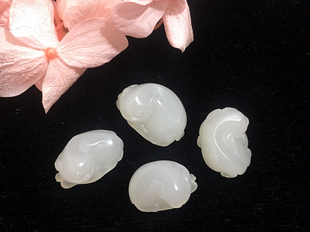 新疆天然和田玉籽料 羊脂白玉金镶玉 洒金皮金蟾戒面吊坠挂件