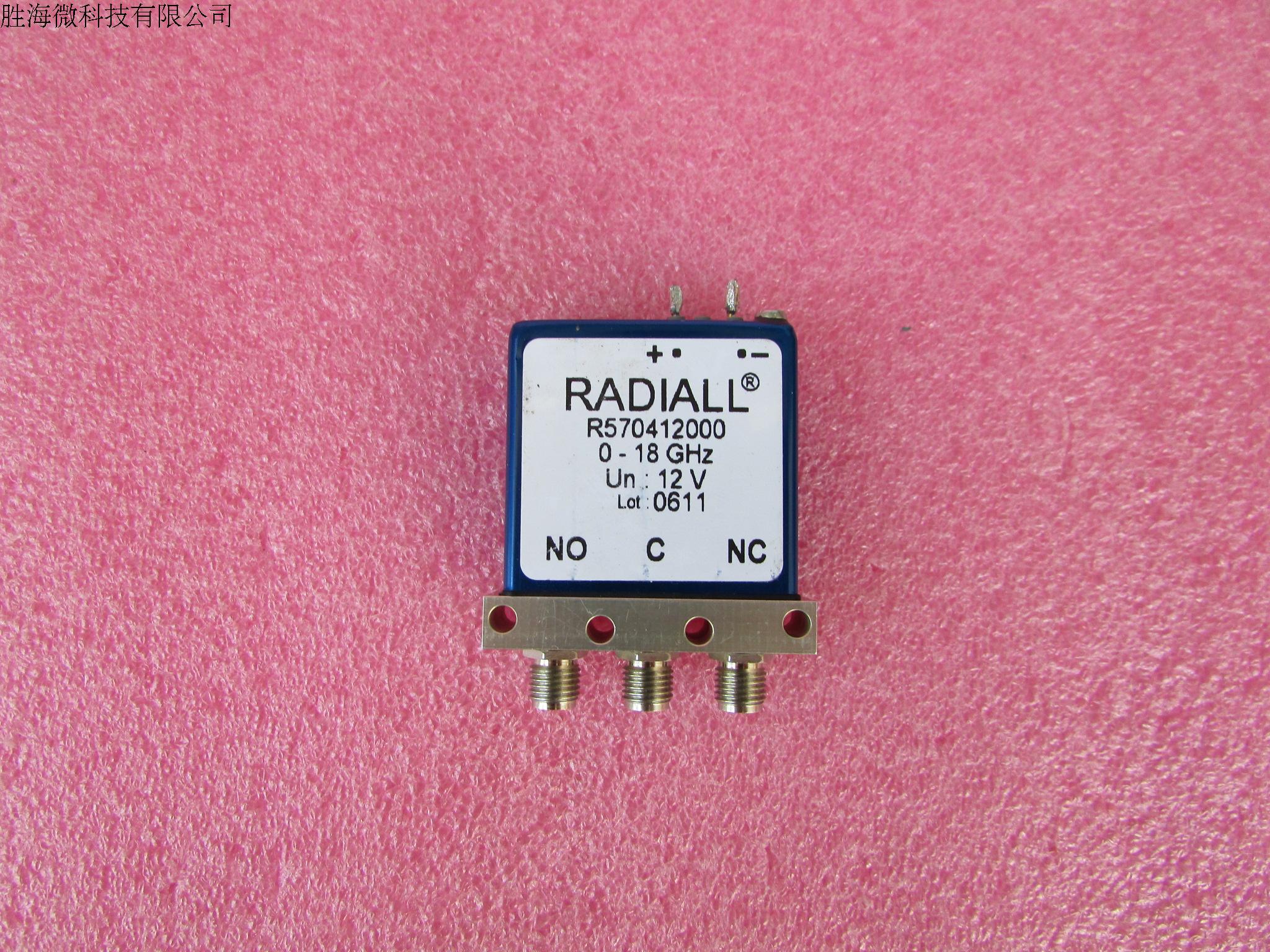 Radiall R570412000  DC-18GHz 300W 12V  射频微波同轴转换单刀双掷开关 频率范围：DC-18GHz 插损：0.2dB 隔离度：90dB 输入最大功率：300W 工作电压：12V