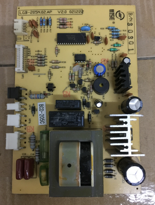 原装拆机，没修过，实物拍图，默认韵达，当天发货 买电视主板的亲，请看清标题的屏型号