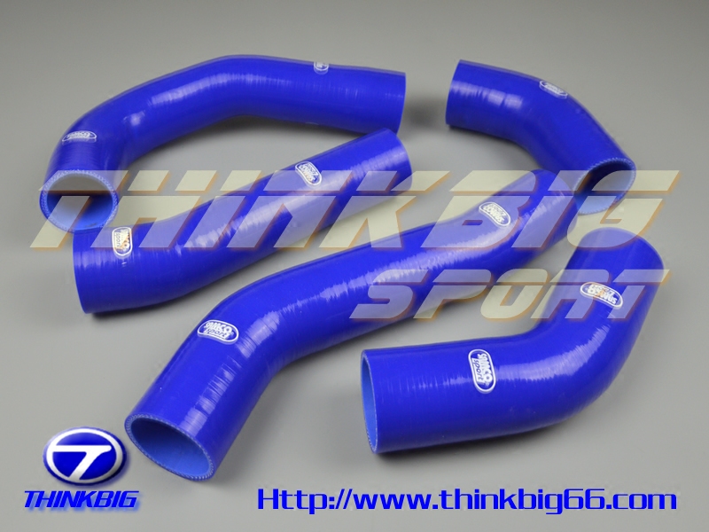 本硅胶管，是采用高性能硅胶材料，内加耐高温纤维加工制作而成。产品具有耐高温高压，耐老化之特点，同时具有柔软、高密度、高抗撕、高绝缘性、阻燃、性能稳定等优点，承受压力高达12 kg/c㎡，为原厂之220%，可在-50度至+280度使用。产品的高性能，有助于提高发动机冷却系统性能和改装升级。