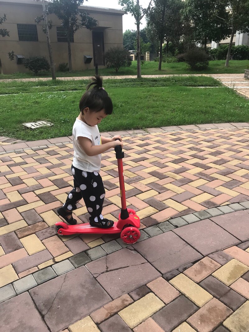 Ferrari 法拉利 儿童滑板车 3轮溜溜车玩具 天猫优惠券折后￥169包邮（￥199-30）2色可选