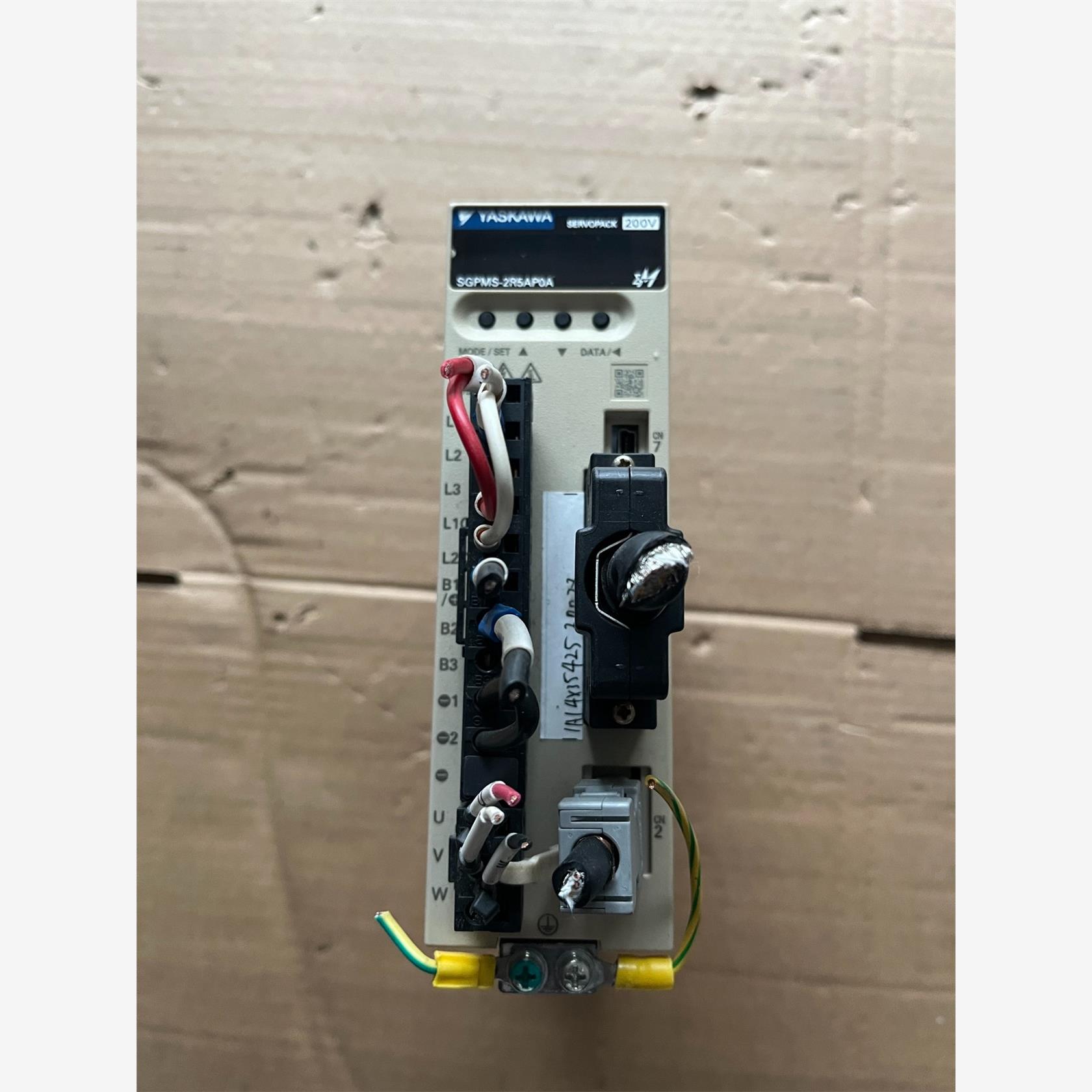 议价安川450W伺服驱动器SGPMS-2R5AP0A