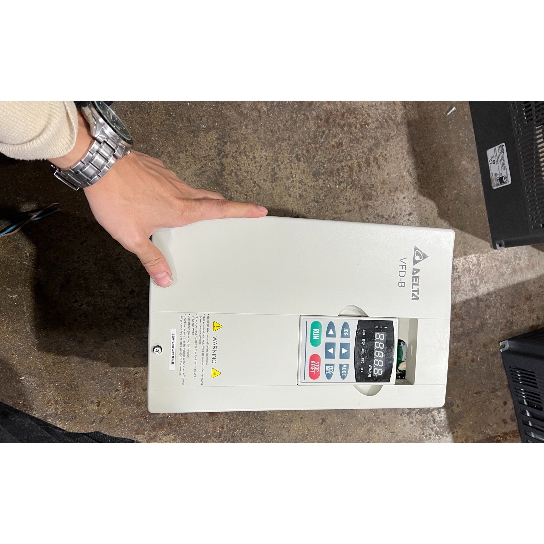 议价台达VFD-B变频器5.5KW,实物拍摄,9成新,4.24版