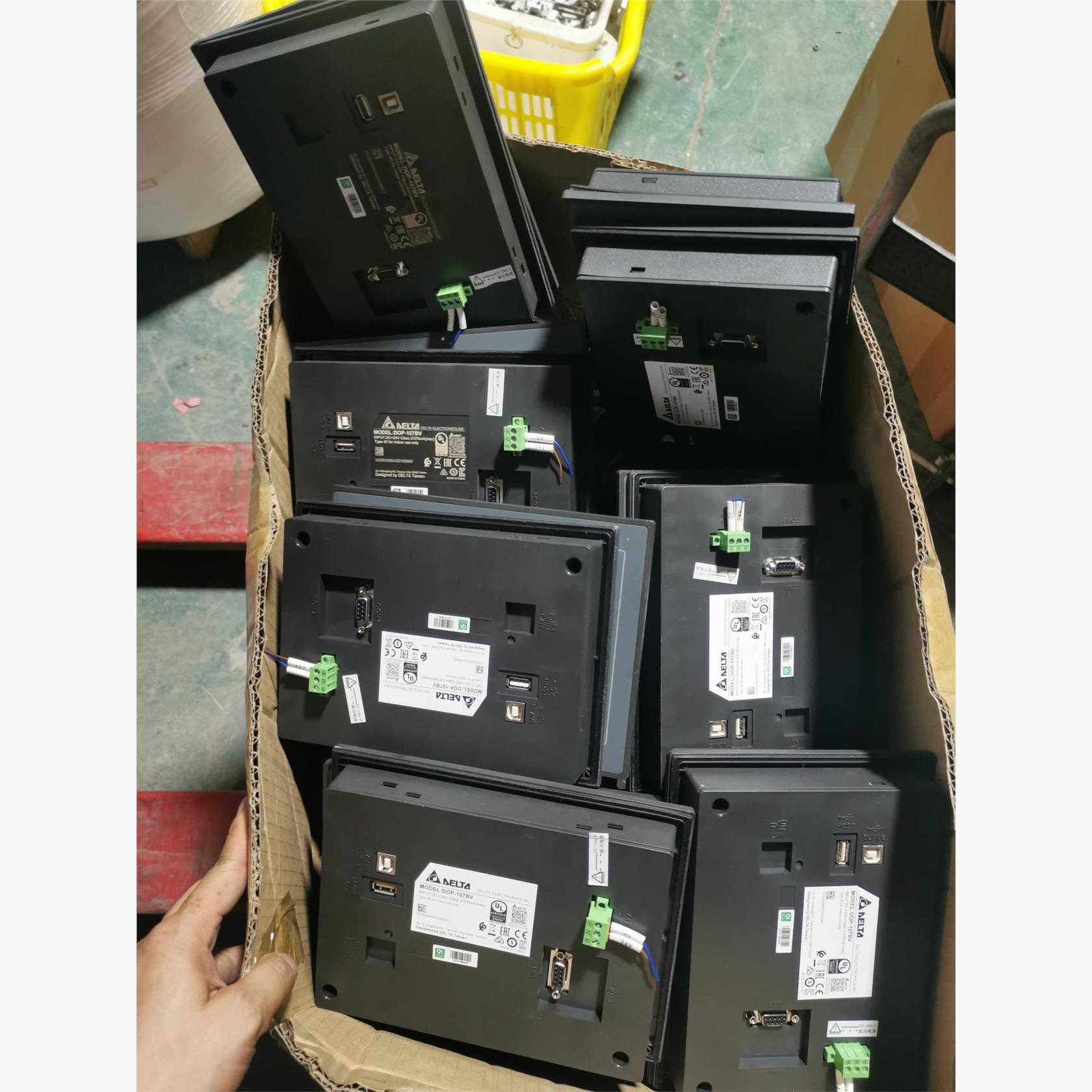 议价台达触摸屏，型号DOP-107BV，正品，成色很漂亮，质