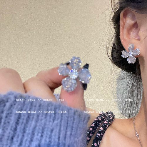 现货清冷水d晶~花朵耳环女轻奢高级感耳钉小众ins森系耳饰2023新