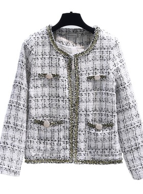 样板房衣帽间女士衣服外套软装饰品摆件卧室衣柜黑白格风衣物布置