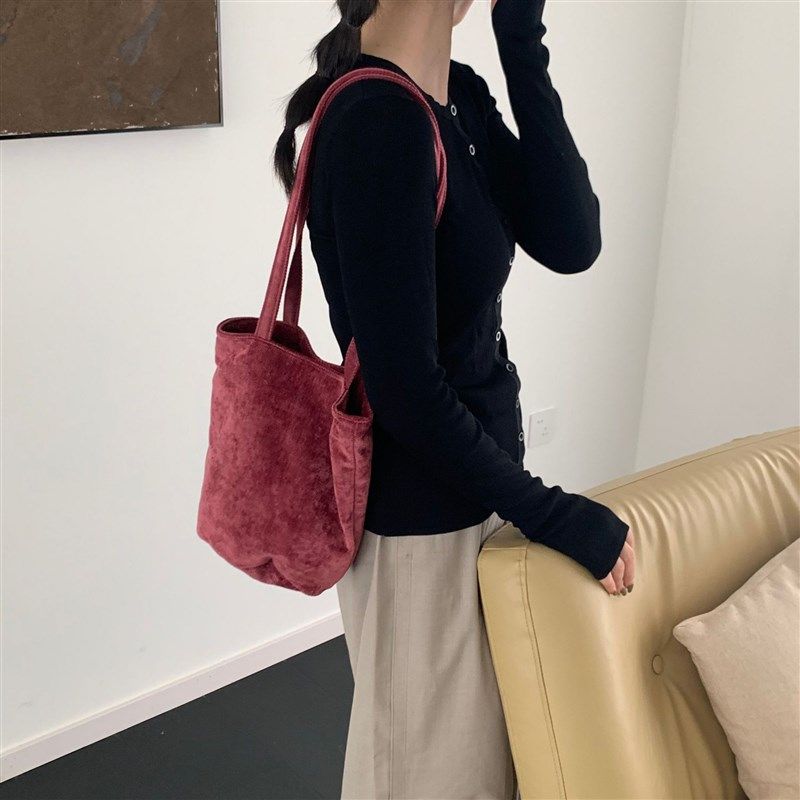 韩版秋冬季新款绒料纯色简约水桶包高质感小众设计百搭通勤单肩包,箱包皮具/热销女包/男包,水桶包,淘宝优惠券,粉丝福利购,淘宝优惠卷