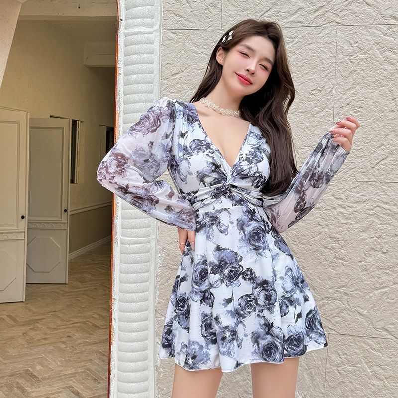 新款泳衣女2024春夏泡温泉保守遮肚显瘦大胸聚拢高级感大码游泳装