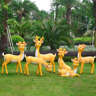 卡通梅花鹿雕塑户外园林楼盘商场美陈装 饰幼儿园动物玻璃钢鹿摆件