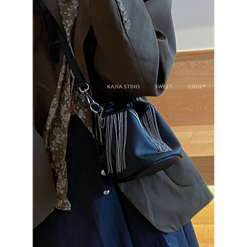 韩国小众设计包包女2023新款时尚流苏水桶包高级感百搭单肩斜挎包,箱包皮具/热销女包/男包,水桶包,淘宝优惠券,粉丝福利购,淘宝优惠卷