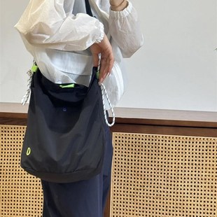 小O系!户外背包男女大容量斜跨防泼水单肩包 轻便登山便携日系