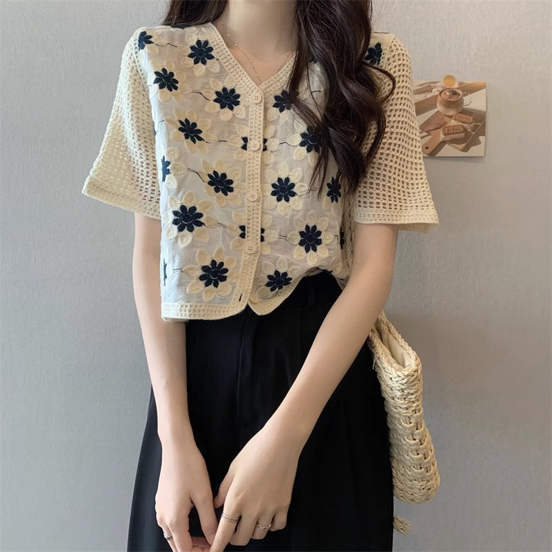 v领冰丝短袖T恤女夏季薄款2023新款时尚镂空钩花针织开衫短款上衣