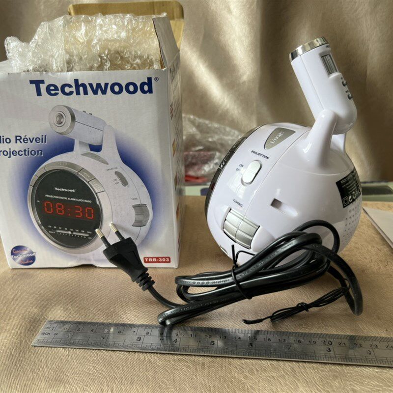 法国Techwood多功能钟控FM收音机 时钟投影LED钟卧室创意床头闹钟使用感如何?
