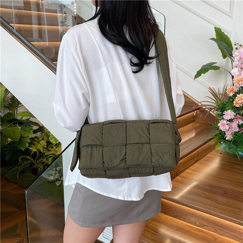 高级感小众腋下包海绵编织枕头包单肩斜挎女包羽绒包包百搭手提包,箱包皮具/热销女包/男包,小方包,淘宝优惠券,粉丝福利购,淘宝优惠卷