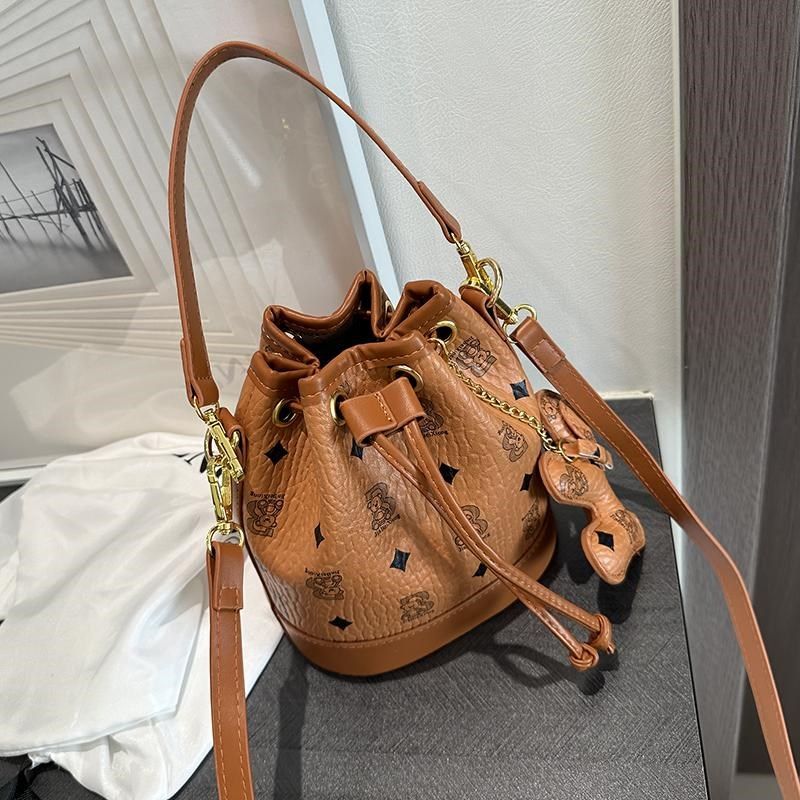 网红菜篮子单肩包包女2024新款潮流行百搭斜挎包时尚抽绳水桶包,箱包皮具/热销女包/男包,水桶包,淘宝优惠券,粉丝福利购,淘宝优惠卷