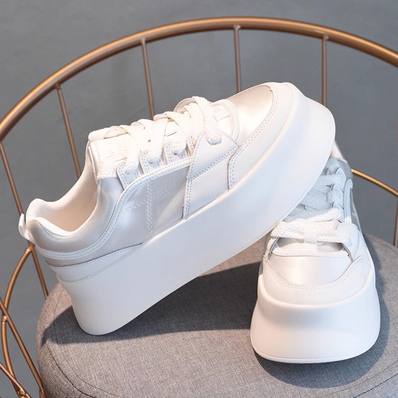 香港小白鞋女秋季20p23新款厚底增高运动百搭低帮面包休闲板鞋