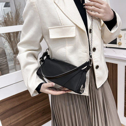 小众休闲软皮法式腋下包简约百搭2023新款流行手提包韩版斜挎链条