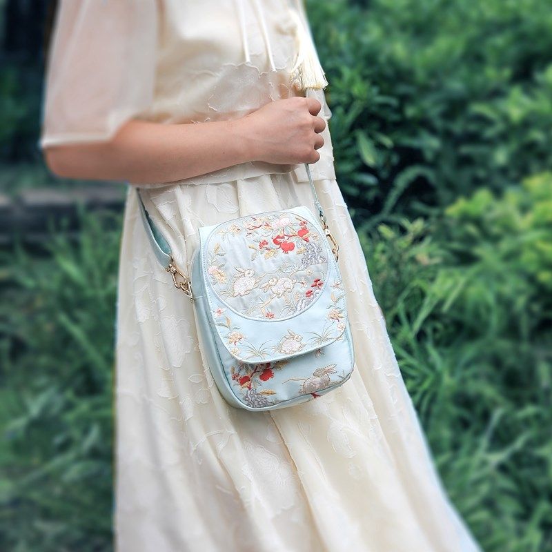 2023新品文艺国风手机包女石榴兔兔人丝线刺绣包包斜挎包小包包,箱包皮具/热销女包/男包,通用款女包,淘宝优惠券,粉丝福利购,淘宝优惠卷