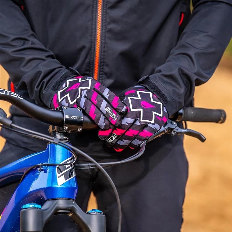 推荐英国Muc-off新款可触屏通用山地车骑行手套全指防滑保暖运动