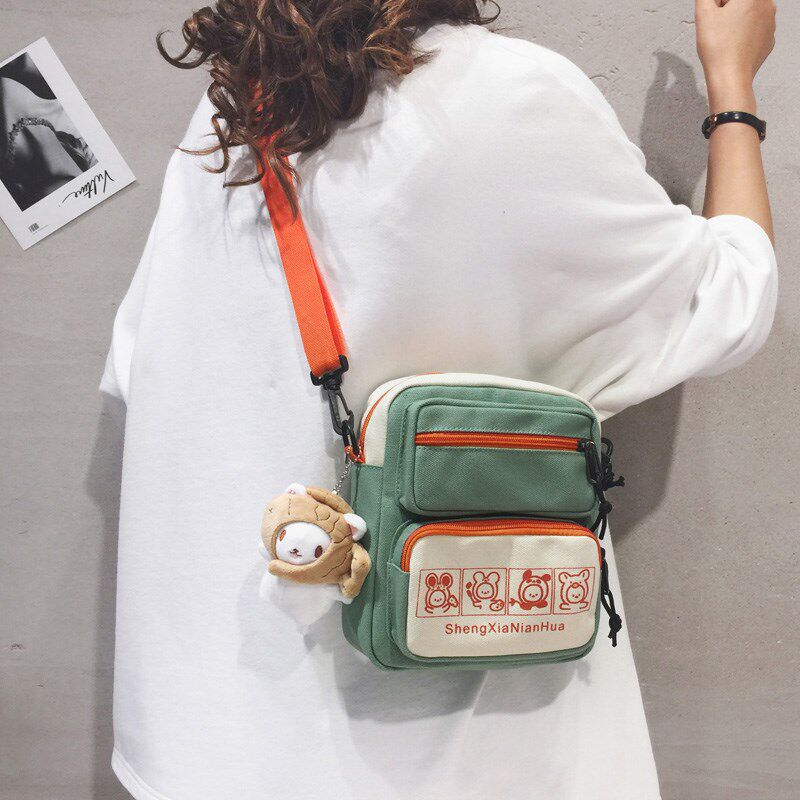 可爱帆布小包包女20新款日系百搭学生少女街头单肩斜挎包潮