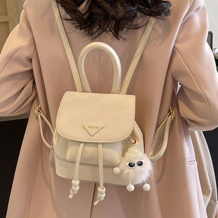 双肩包女生2024新款时尚设计感小众迷你小型轻便白色可爱逛街背包