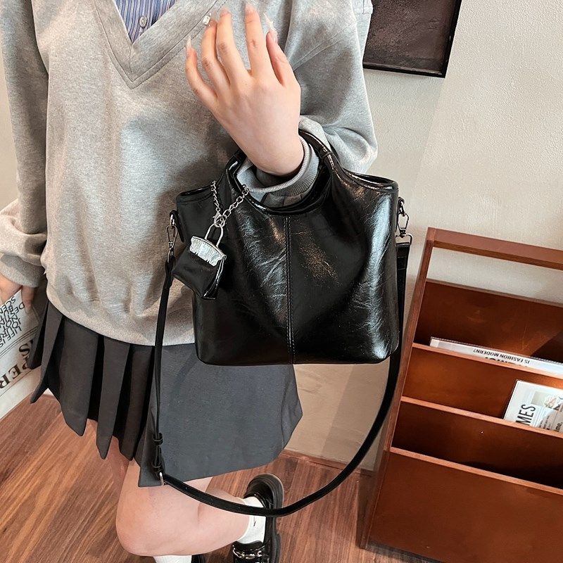 春夏上新小众百搭手提包女2025新款文艺简约单肩包时尚通勤斜挎包,箱包皮具/热销女包/男包,通用款女包,淘宝优惠券,粉丝福利购,淘宝优惠卷