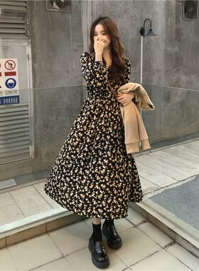 2023秋冬新款外出法式高级感加绒加厚哺乳洋装产后碎花哺乳长裙