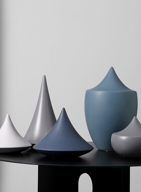 北欧现代简约艺术陶瓷摆件创意客厅电视柜橱窗样板房家居软装饰品