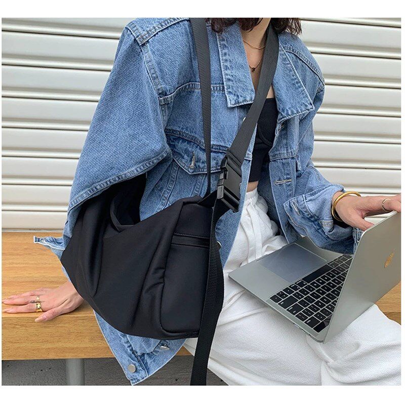 网红秋冬新款单肩包休闲宽肩带斜挎大包弹力布料简约韩版女包潮款