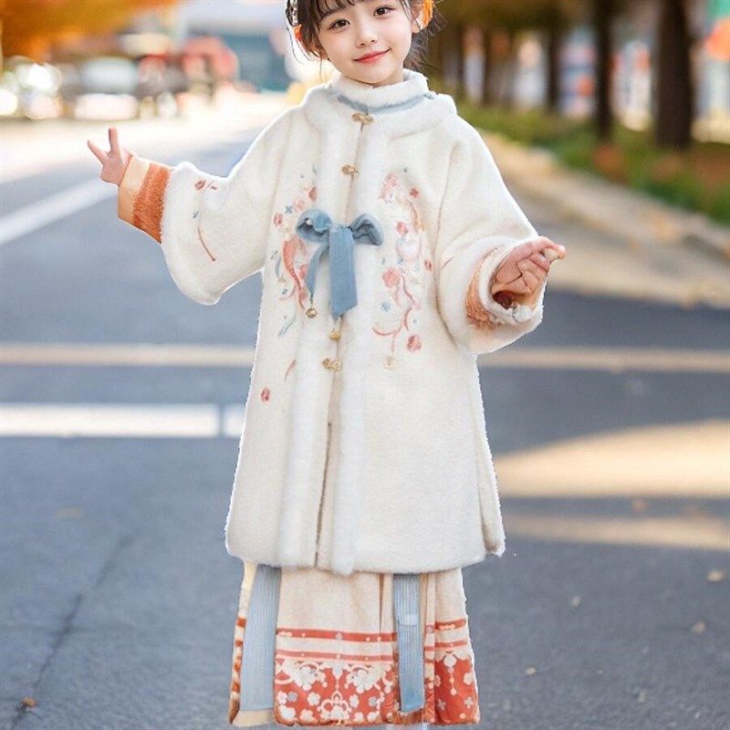 高定汉服女童冬装国风马面裙拜年服长款外套宋代套装加绒米色刺绣