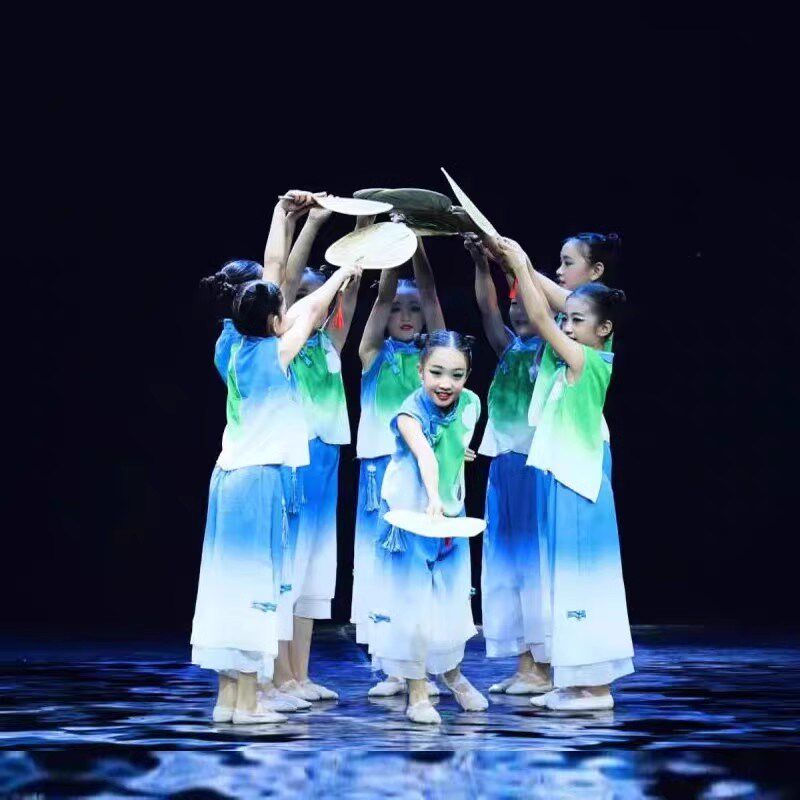 第十一届小荷风采童o年的夏夜舞蹈演出服六一儿童民族风道具表演