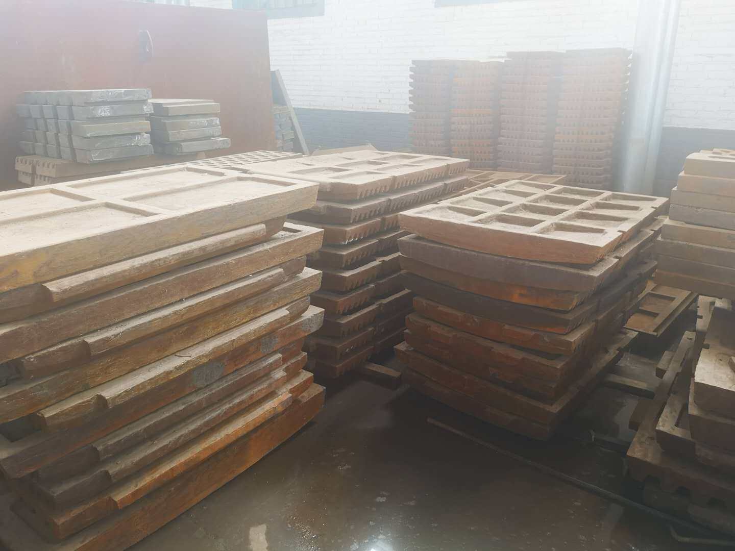 顶板护板高锰钢合金筛板篦板漏y板锤式破碎机配件衬板锤轴棚杠齿