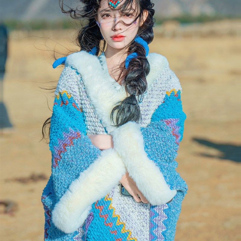 民族风披肩女外搭毛绒围巾秋冬加厚披风保暖西藏云南旅游拍照斗篷