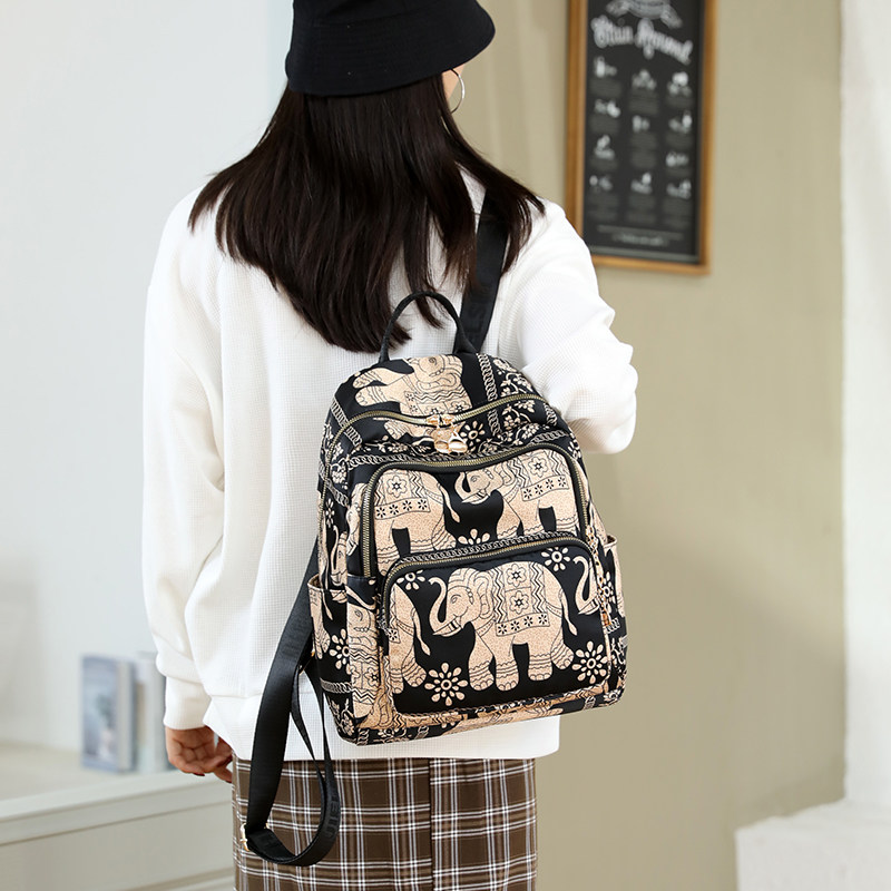 双肩包女牛津布轻便大容量旅游背包女2021新款时尚女书包帆布多层