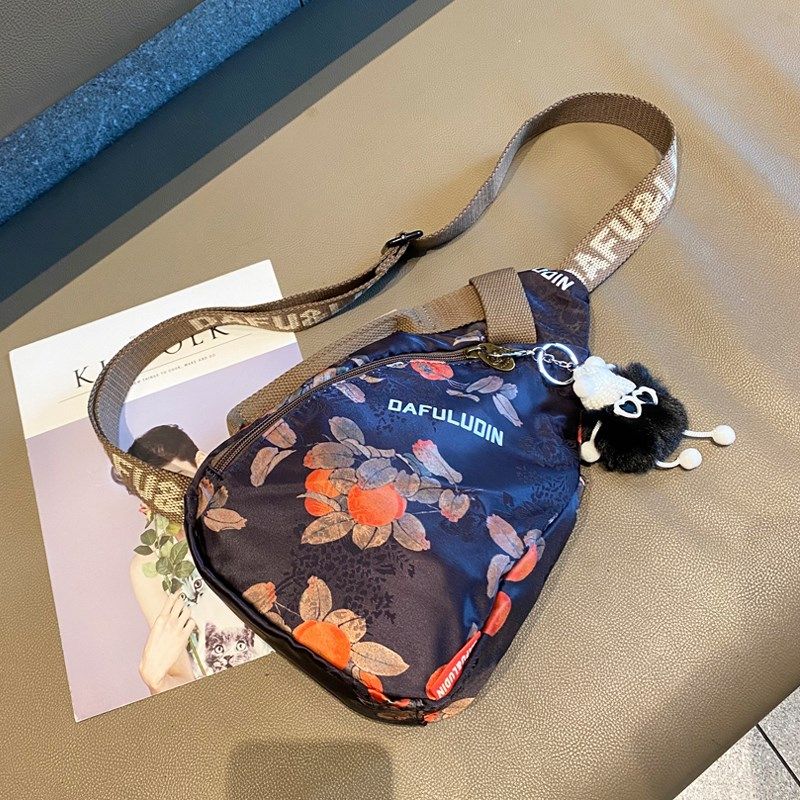 印花轻便小包包百搭女士2025潮酷街拍时尚斜背胸前包日系斜跨腰包,箱包皮具/热销女包/男包,胸包,淘宝优惠券,粉丝福利购,淘宝优惠卷